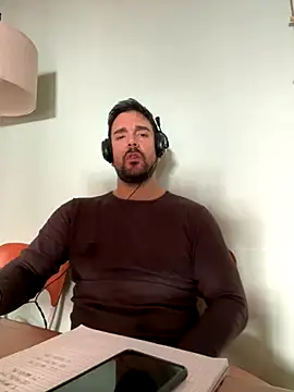 Snapshot of ReDiBastoni90 chatting on October 28, 8:06 am ReDiBastoni90 online show from October 28, 8:06 am