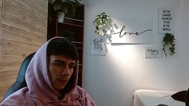 AmethystShadow17 online show from April 26, 4:54 am