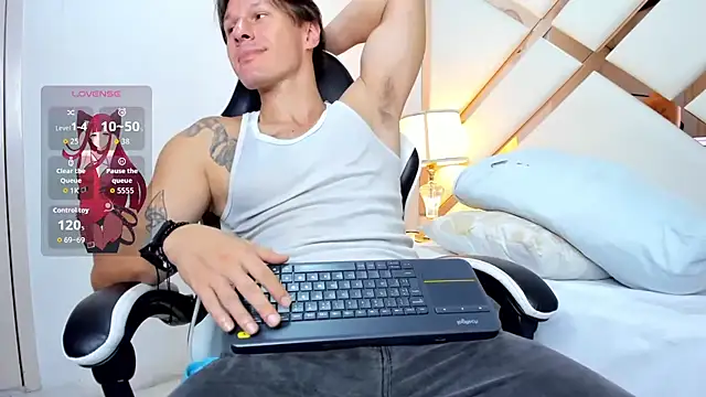 Justin valverde online show from April 20, 8:11 pm