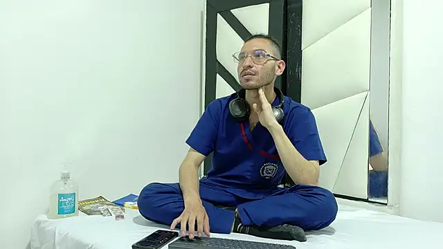 YOLK VERS online show from October 14, 9:00 pm
