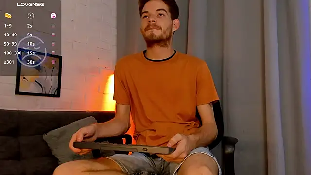 MATEO HUNTER online show from October 31, 5:09 am