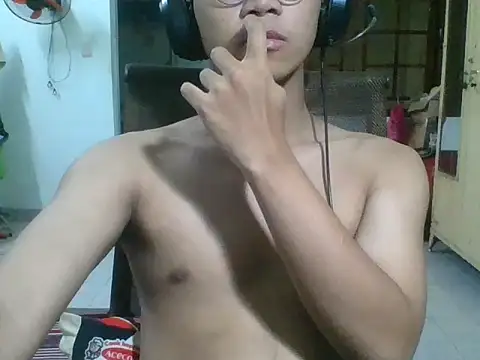 kave2033 online show from October 19, 3:26 pm