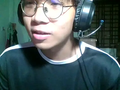 kave2033 online show from October 25, 4:09 pm