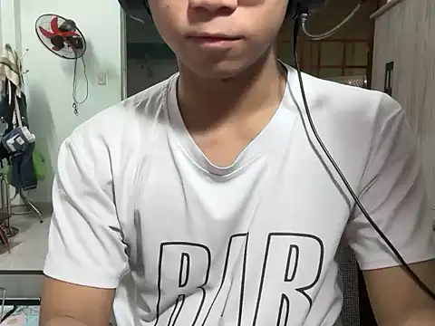 kave2033 online show from February 3, 4:01 pm