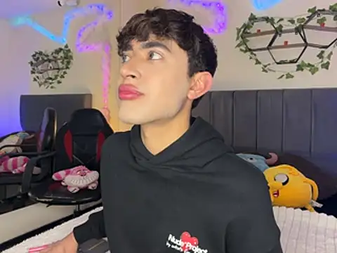 JustinCastiblanco online show from February 7, 11:50 am