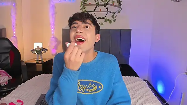 JustinCastiblanco online show from February 9, 11:59 am