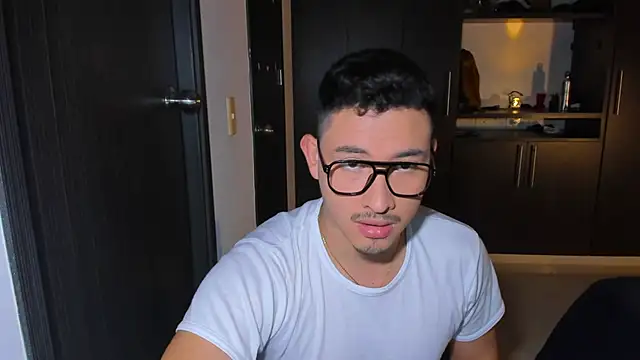 Lexmiller18 online show from November 11, 4:06 am