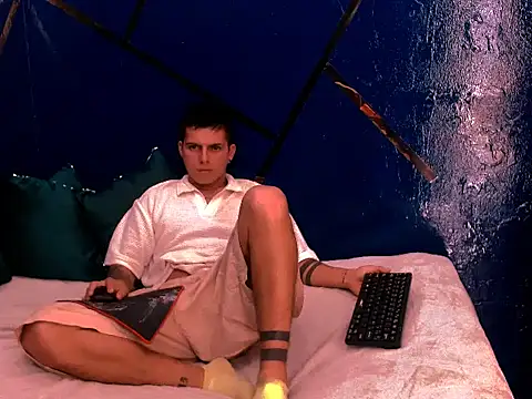 JOHS TYLER online show from October 19, 12:52 pm