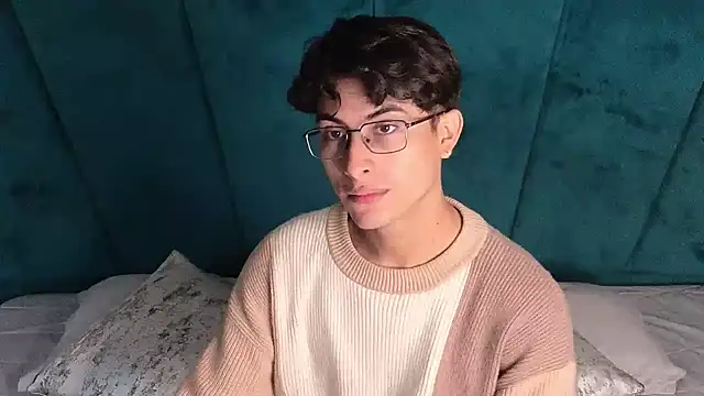 Aaron Eze online show from April 28, 1:16 pm