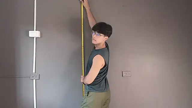 Aaron Eze online show from April 18, 9:47 pm