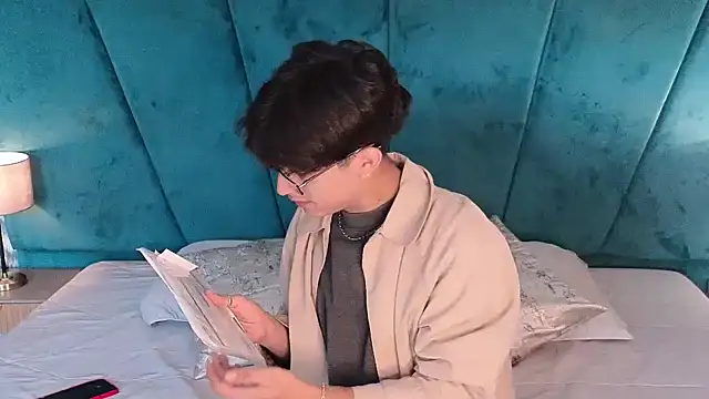 Aaron Eze online show from April 24, 3:58 pm