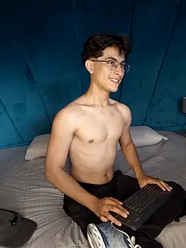 Aaron Eze online show from February 10, 8:13 pm