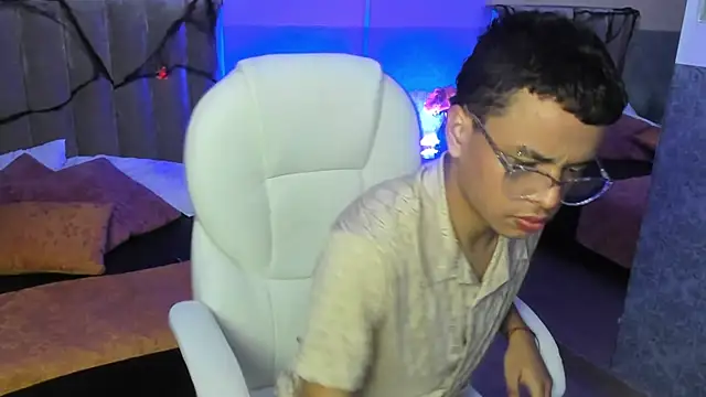 Xavier Fox    online show from October 28, 4:26 am