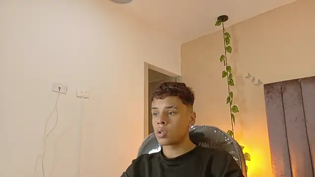 Xavier Fox    online show from March 21, 8:24 pm