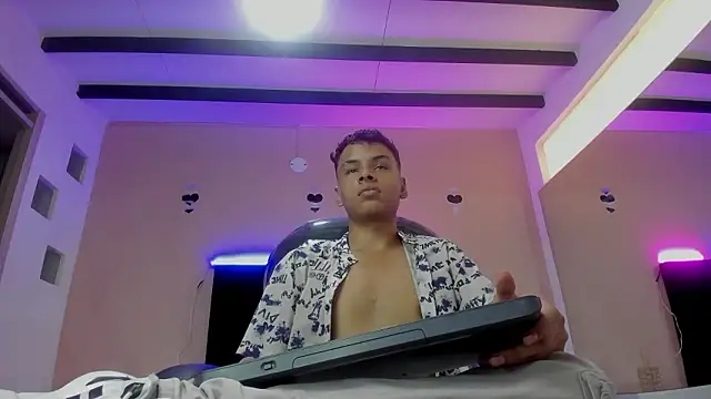 Xavier Fox    online show from March 18, 8:01 pm