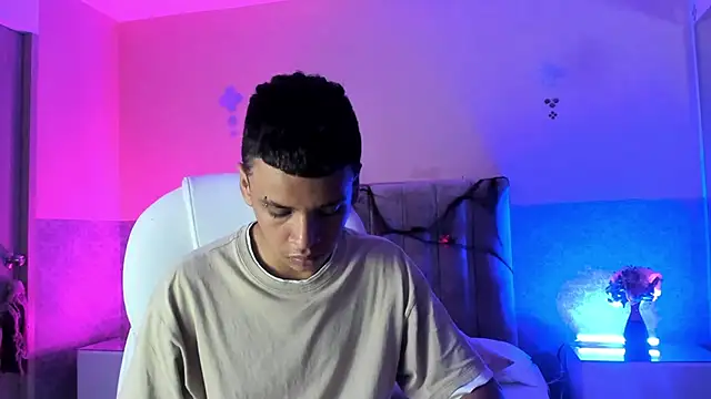 Xavier Fox    online show from October 21, 4:15 am