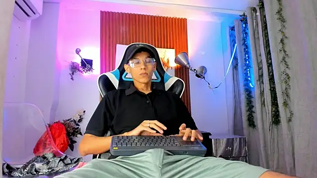 AQUARIUS x online show from October 18, 11:59 am