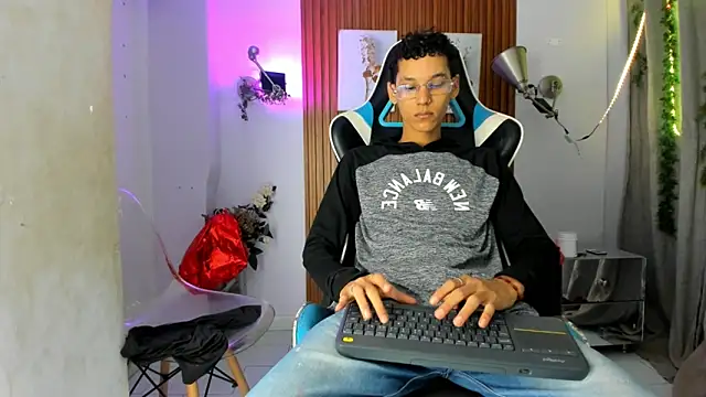 AQUARIUS x online show from October 20, 11:25 am