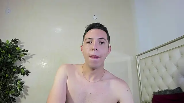 IM EMILIANOLUX online show from October 17, 7:51 pm