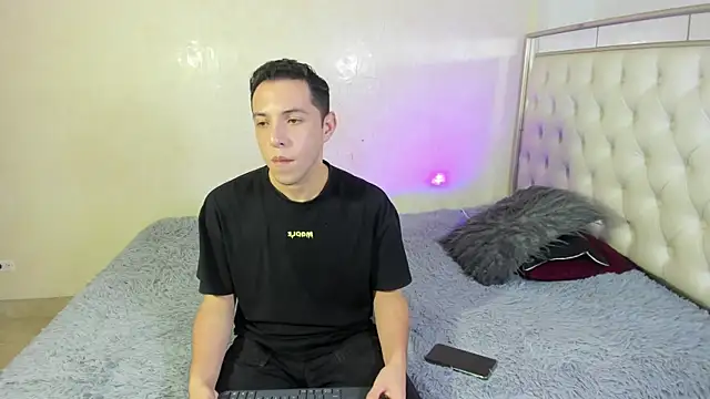 IM EMILIANOLUX online show from October 24, 7:37 pm