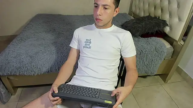 IM EMILIANOLUX online show from October 22, 8:00 pm