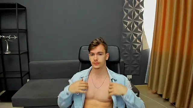 BradyFlint online show from April 24, 4:37 am