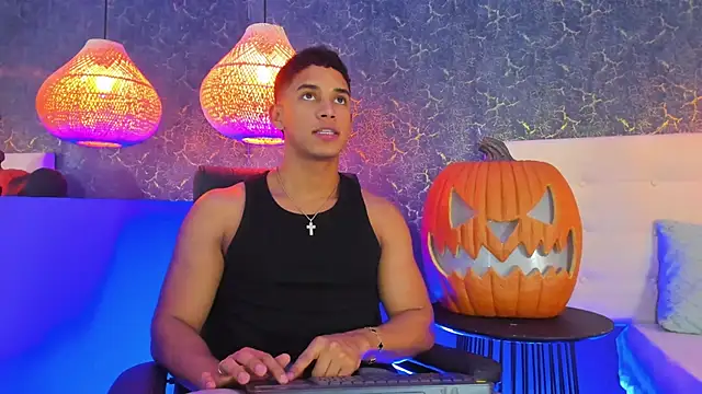 Zayne cross online show from October 24, 5:31 am