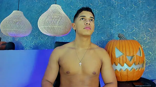 Zayne cross online show from November 5, 5:42 am