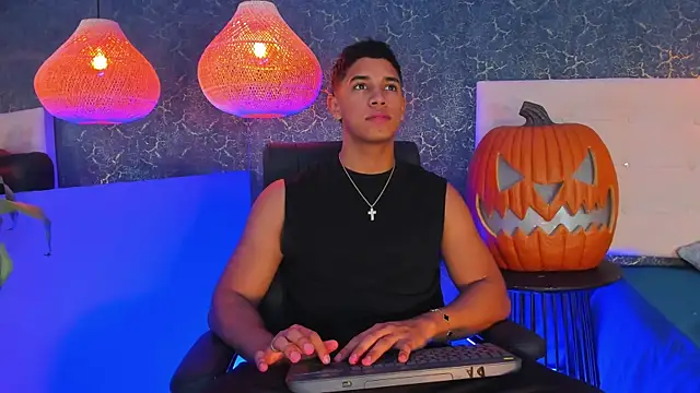 Zayne cross online show from October 22, 5:33 am