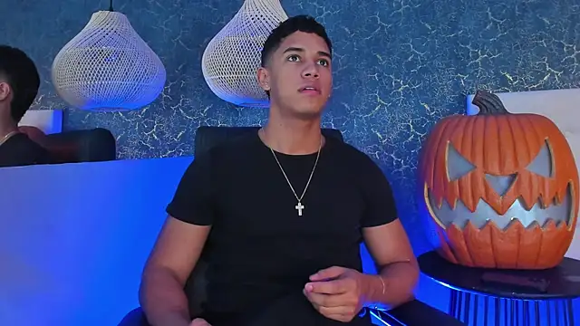 Zayne cross online show from October 28, 5:32 am