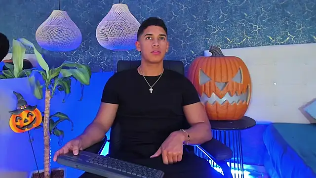 Zayne cross online show from October 18, 5:45 am