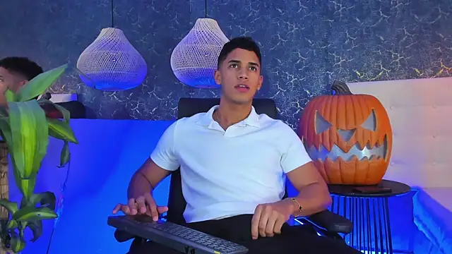 Zayne cross online show from October 25, 5:42 am