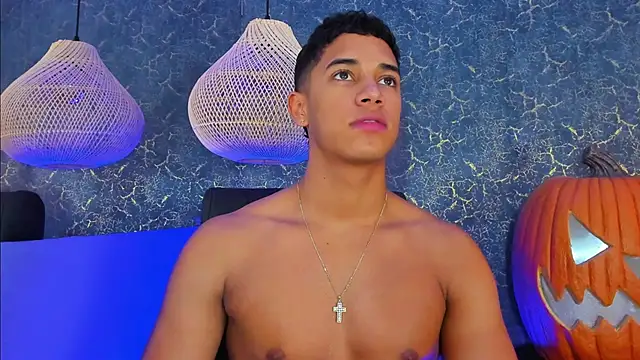 Zayne cross online show from October 31, 11:57 am