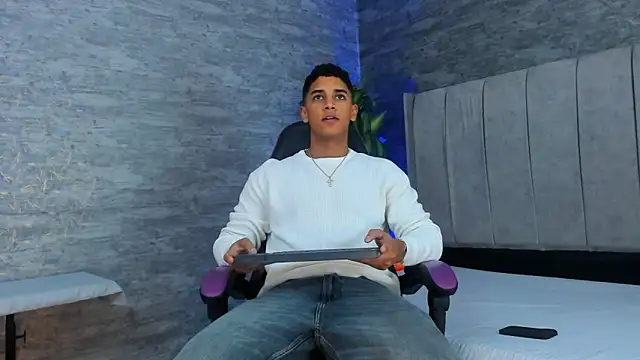 Zayne cross online show from October 17, 5:44 am