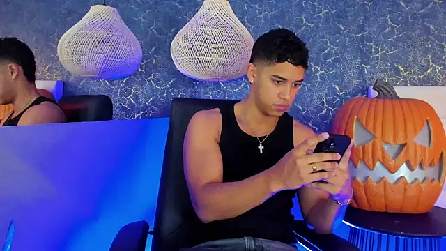 Zayne cross online show from October 27, 5:21 am