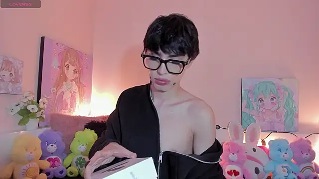 Strawberry Kitty  online show from March 8, 3:54 am