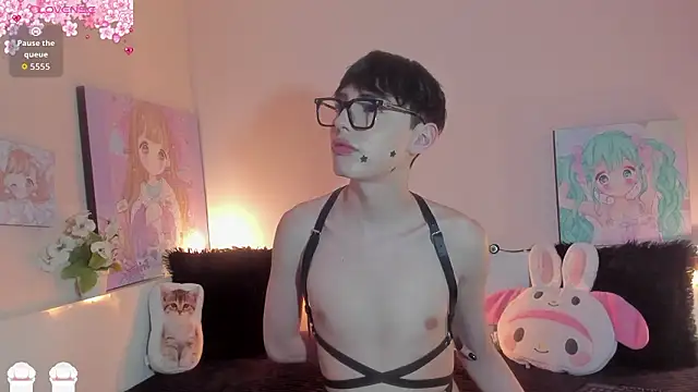 Strawberry Kitty  online show from March 20, 4:05 am