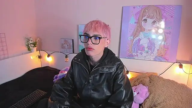 Strawberry Kitty  online show from October 31, 3:41 am