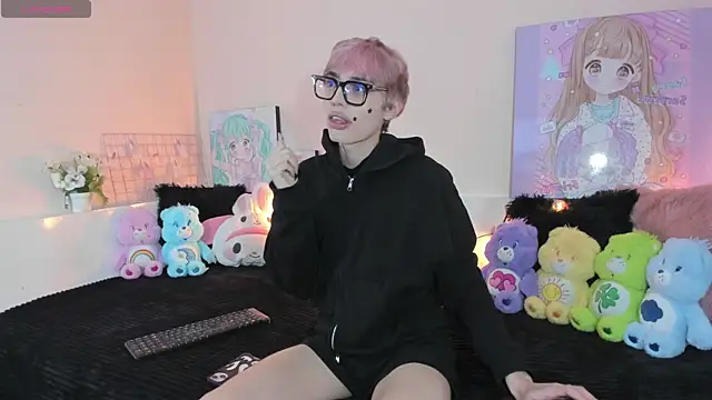 Strawberry Kitty  online show from December 19, 4:31 am