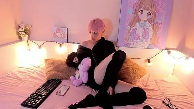 Strawberry Kitty  online show from October 18, 4:39 am