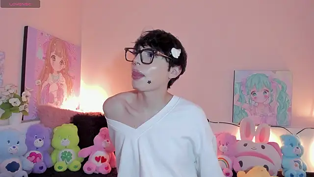 Strawberry Kitty  online show from March 9, 3:55 am