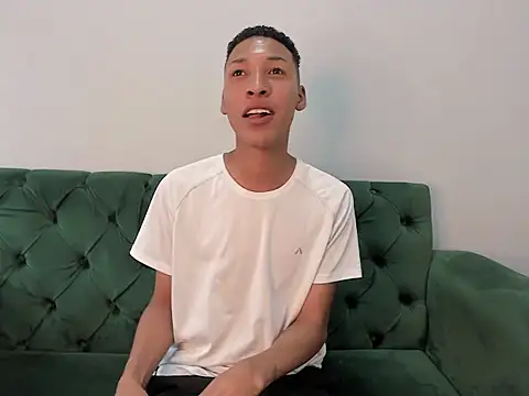 Domminick18 online show from November 3, 7:59 pm