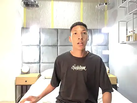 Domminick18 online show from October 23, 7:17 pm