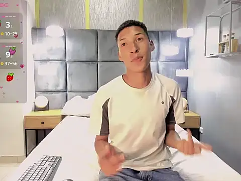 Domminick18 online show from October 24, 8:10 pm