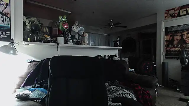 biggerisbetter12 online show from April 21, 1:42 am