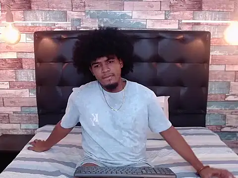 JaicobJones online show from October 18, 1:32 am