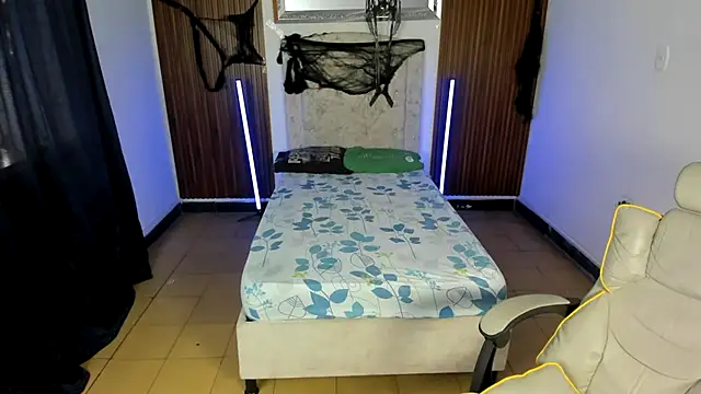 dilan orduz online show from November 9, 1:37 pm