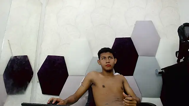 DaveHottx online show from November 6, 5:43 am