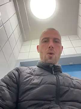 Rotteei1 online show from December 1, 9:45 am