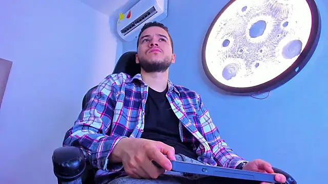 mike 257 online show from April 28, 11:37 am